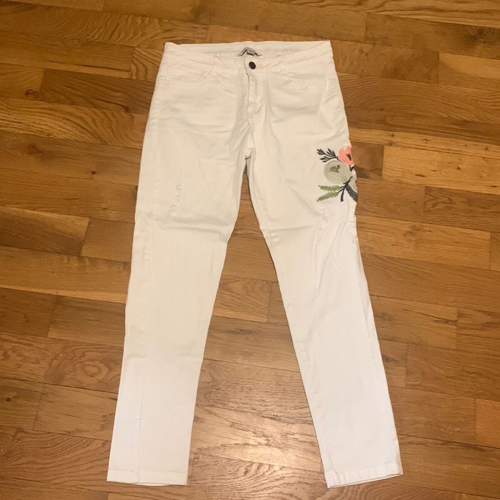 Davi & Dani Women's Medium White Stretch Denim Skinny Jeans Floral Embroidered